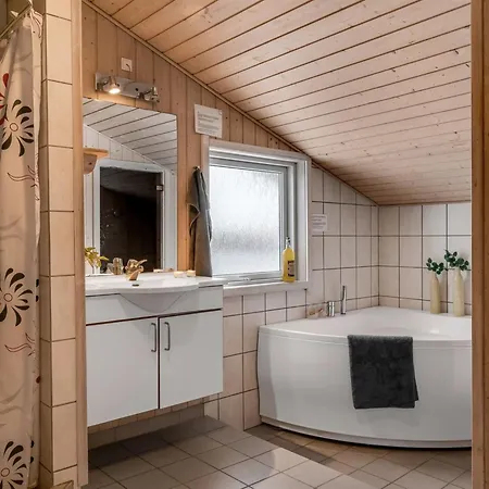 Galin - 210m To The Fjord By Interhome